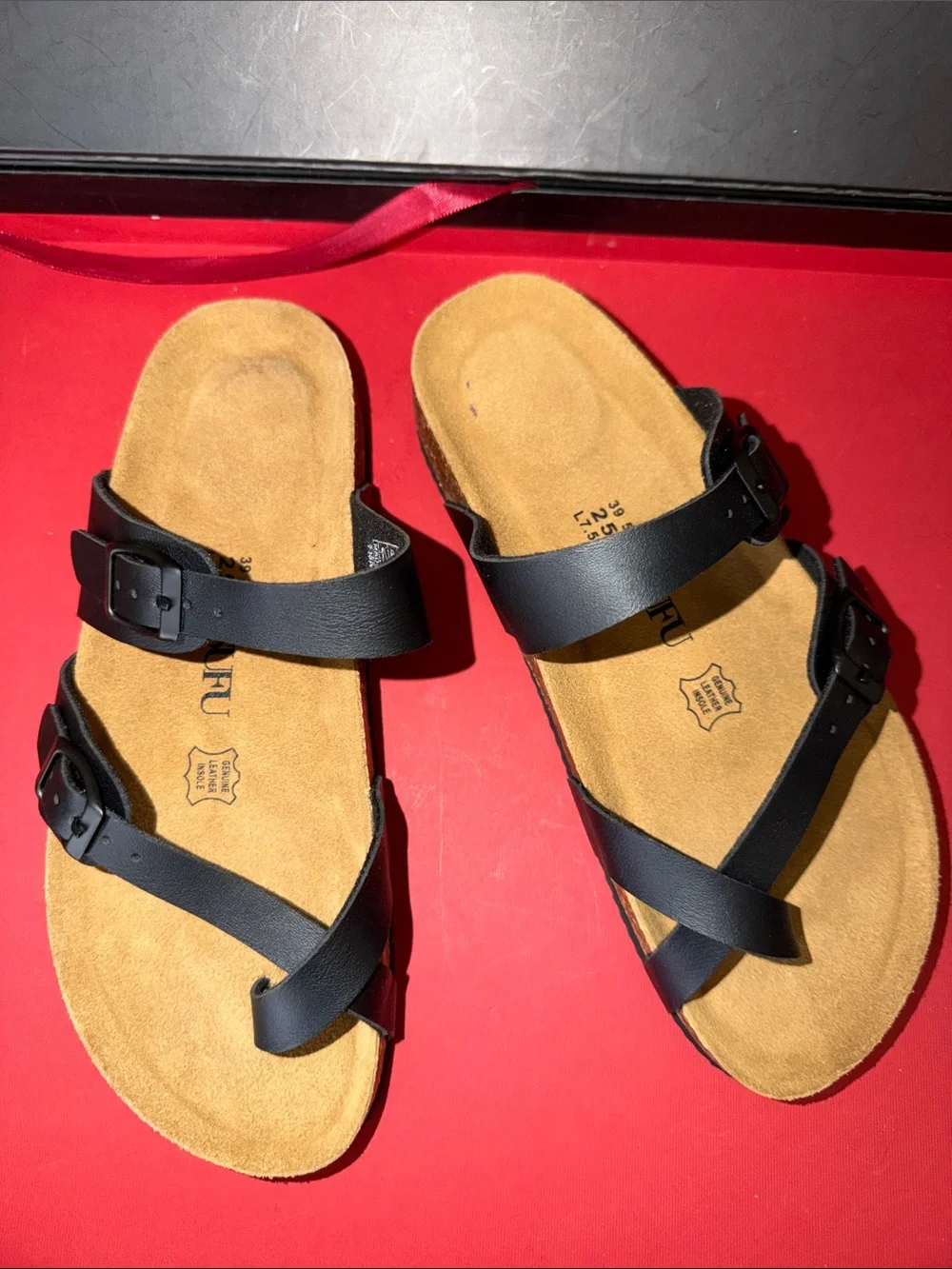 NWOB Women’s Black Strappy Buckle Sandals with Suede Footbed